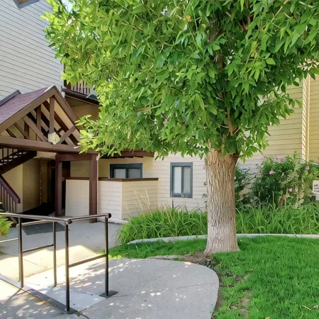 Beautiful And Updated Studio Condo In DTC!