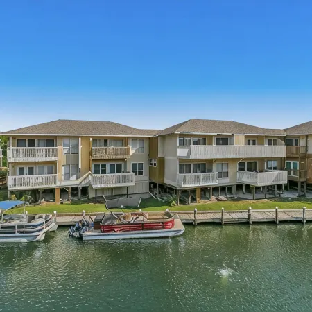 Paradise by the Pool, Pet Friendly, Beach Chairs and Umbrella Services.