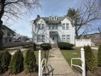 Perfect for family/corporate, Strategic location, 2mi Yale, 2.8 mi Airport,
