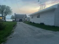 Beautiful lakefront home directly on Hubbard Lake, East Shore - Wifi