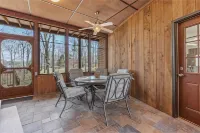 Lakefront Cabin Boat slip Wifi Fishing Firepit - Homestays