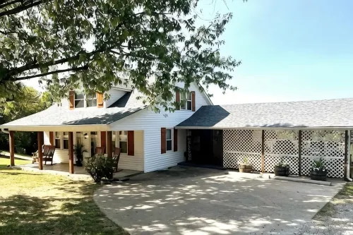 Pet & Family Friendly • Near Lake • HotTub • FirePit • Game Room • Close to town - 4-Star