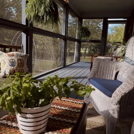 Creekside Cottage Near Nashville- Pet Friendly!