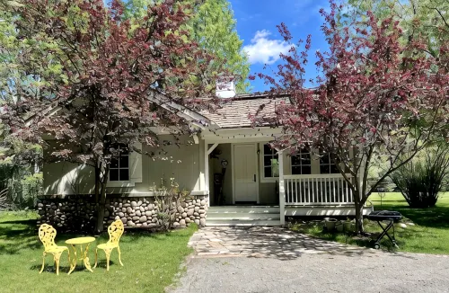 A quaint cottage in the woods. Close to world class ski resort, Sun Valley. - 4-Star