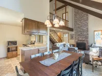 Mt Hood Escape, 3 Bedroom, 2 Bath, Plus Loft, Sleeps 10, Hot Tub ウェルチズのホテル