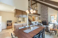 Mt Hood Escape, 3 Bedroom, 2 Bath, Plus Loft, Sleeps 10, Hot Tub
