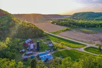 3 Peaks Farmhouse- Beautiful Remodel with Scenic Views + Root River Trail access