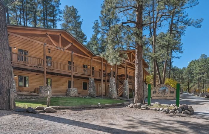 Upper Canyon Inn & Cabins