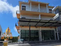 Smile Boutique @Saiyuan Отели рядом с достопримечательностью «Смотровая площадка Ката-Карон»
