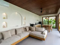 J4 Villas Sanur Hotels near شاطئ بينجيمباك