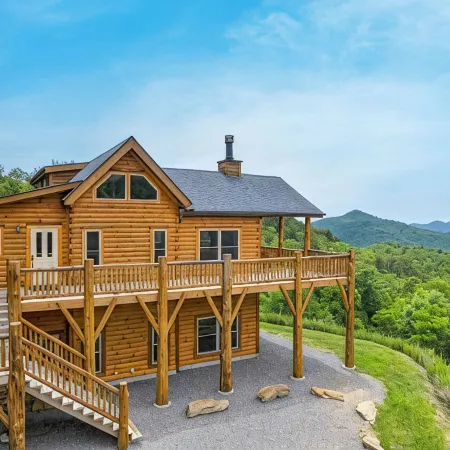 TIMBER RIDGE / LONG RANGE MOUNTAIN VIEWS / HOT TUB  / GAME ROOM / PET FRIENDLY