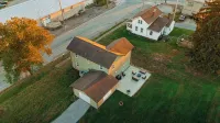 Family Friendly Downtown Apple Creek by Antiques - 3-Star