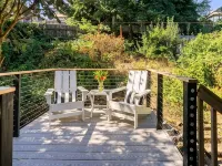 Backyard Cottage Close to Stadium, Walk to Restaurants and Close to Beach Hotels near West Seattle