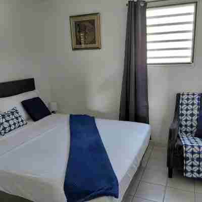 3 bedroom apartment with pool Rooms