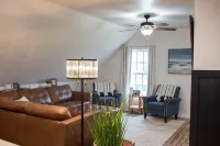 Beautiful, Relaxing Farm Retreat with amazing grounds