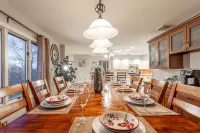 Amenity-Rich Fun Cabin~HotTub*GameRm*20-min to Ski