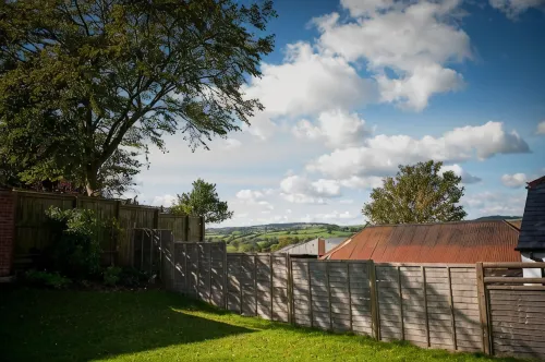 Contemporary cottage in lovely Devon village.