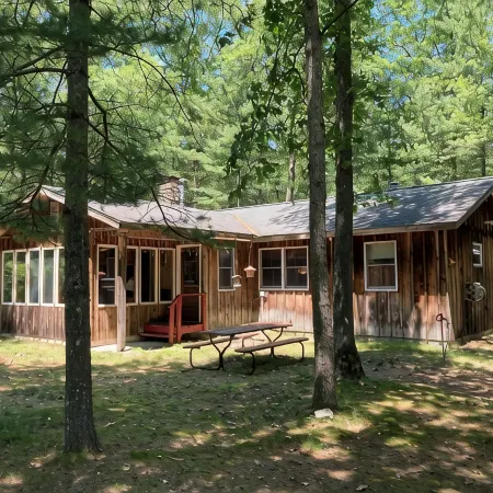 Comfortable Cabin in the Woods. Perfect for Fishing, Hunting or Skiing!