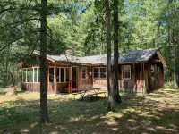 Comfortable Cabin in the Woods. Perfect for Fishing, Hunting or Skiing! - シャレー