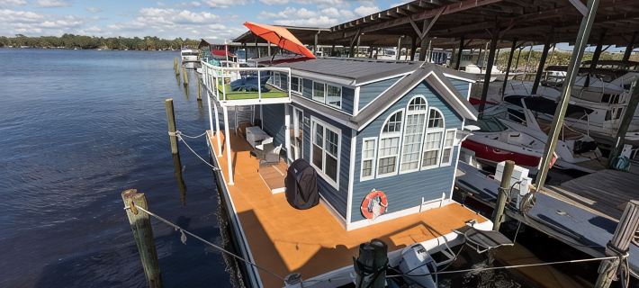Watch the magnificent sunsets from Island Life! Hotels in Clay County