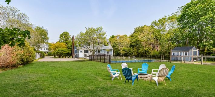 Coastal Retreat With Saltwater Heated Pool, 5 Min To Beach, Fire Pit, 4 BDRM 햄프턴베이 호텔
