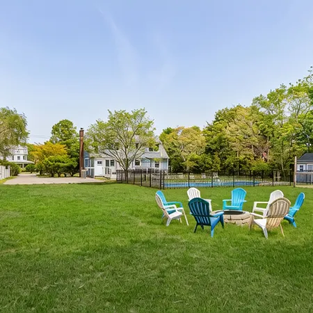 Coastal Retreat With Saltwater Heated Pool, 5 Min To Beach, Fire Pit, 4 BDRM