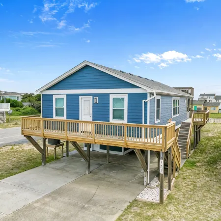 Wright Salty/One Block to Beach/Dog Friendly/Ocean Views/Covered Outdoor Space