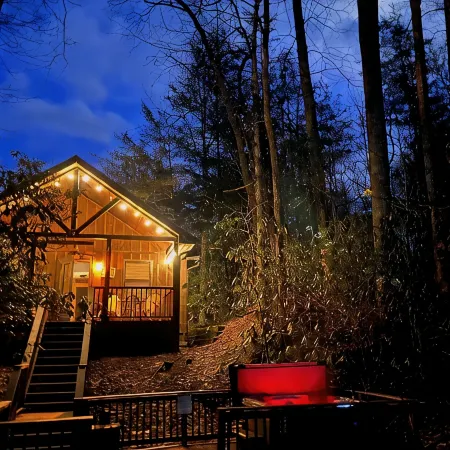 Creekside Cabin - Hot Tub, Firepit, Porch