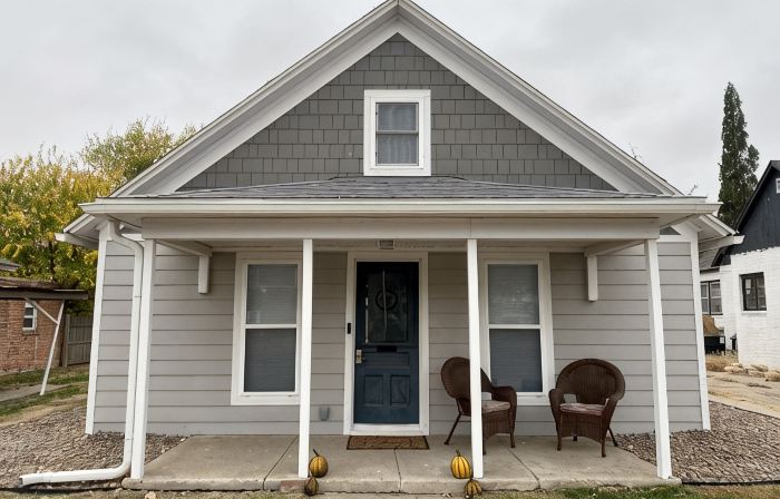 Cheerful 3-bedroom home w/free parking on premises