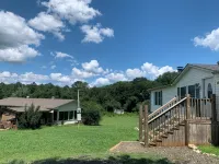 Scenic Mountain Views 4 Bed 2 Bath