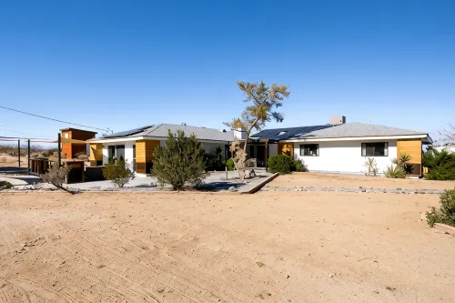 5 Acre Elegant Villa, Pool, Ebikes, Game Room, and Walk to JT National Park - Homestays