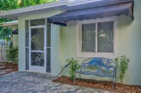 Coastal house in the Florida Keys with pool in a private area.