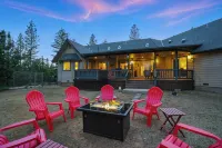 Ultimate Family Retreat - Mountain Views, Hot Tub, Game Room & Pet Friendly! - 2-Star