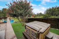 Sandy Feet Retreat on LBJ - Pool, Hot Tub, Kayaks - Pool