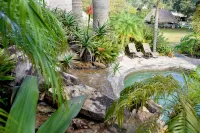 Shangri-La ♛ Private Waterfront Resort Sleeps 30 • 3 Acres •Mega Pool•Game House - Private Pool