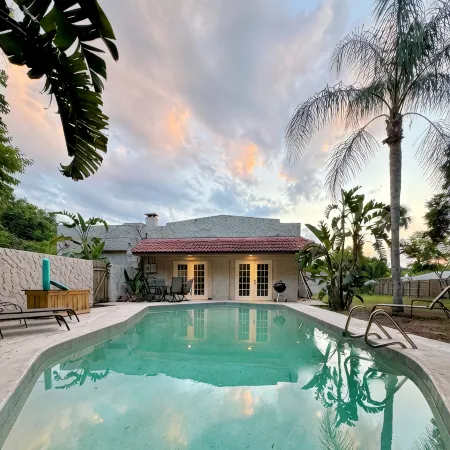 Casa Antigua: Historic Villa with POOL & FIRE-PIT Hotels in Cocoa