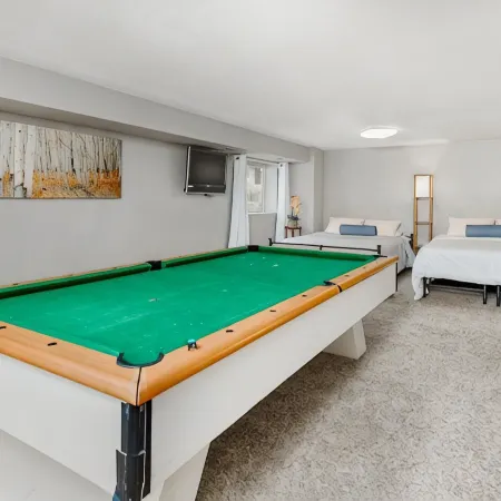 Luxury Durango Retreat, 5 Min to Downtown, Hot Tub, Views, Games, Pets Welcome!