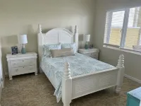 Luxury 2/2 Sleeps 6. Grand Bahama Condo w/ POOL, Boat Dock plus close to BEACH!