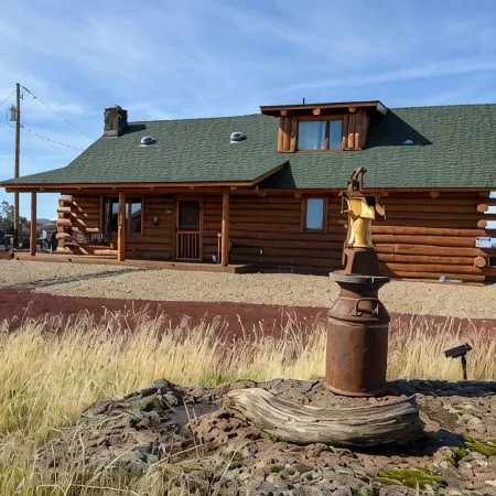 Mountain View Cabin Oasis near Smith Rock on Multi-acre Property, Dog-Friendly!
