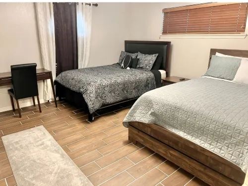 Charming 3-bedroom house in lovely McAllen with AC, WiFi, Swimming pool. - บังกะโล