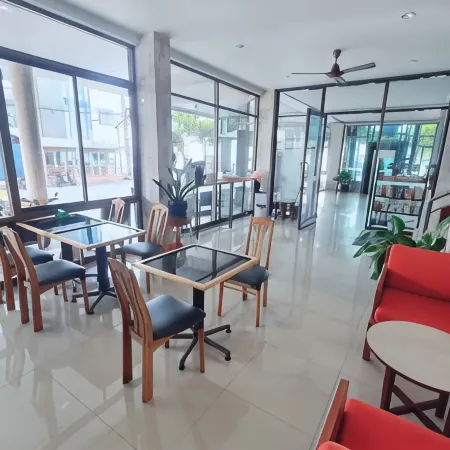Win Hotel Отели рядом с достопримечательностью «Причал Натон»