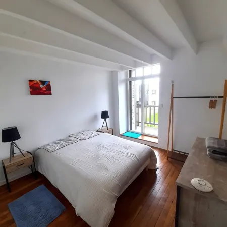 Dans Manoir Marteroy, Appartement 80m² 2 Chambres vue Mer, Plage des Rosaires Отели в г. Плерен