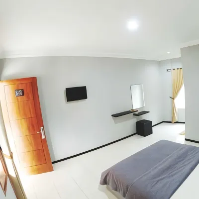 Gress Villa Hotels near Songgoriti Hotspring
