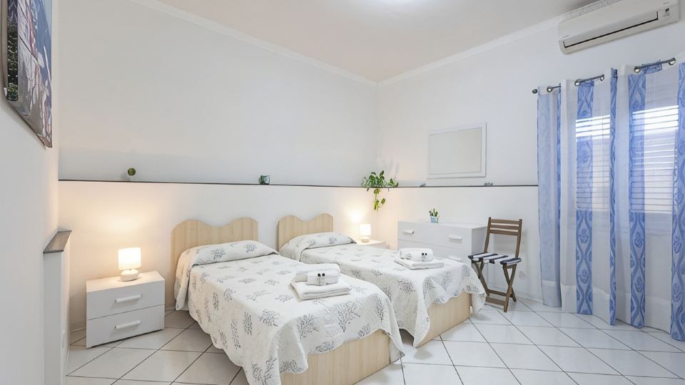Stunning home with private parking included and views of Positano