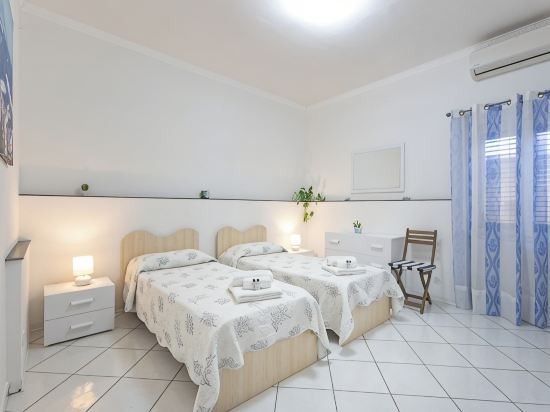 Stunning home with private parking included and views of Positano
