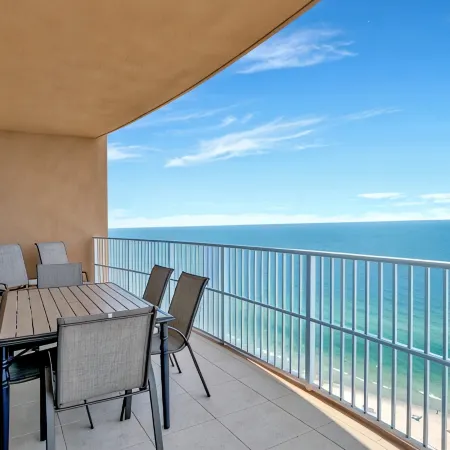 Direct Beachfront Condo Splash Pad Lazy River-Waterslide-Walk to Restaurants