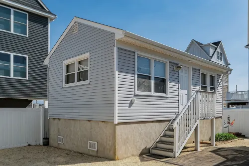Beach house 2 blocks from the board walk, parking, beach towels and badges - 3 stjerner