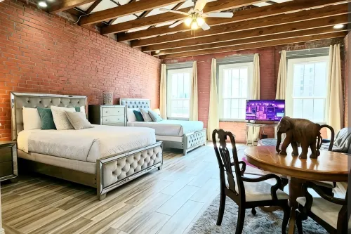 Downtown New Orleans Penthouse - 2 Min Walk to French Quarter - 4A - 방갈로