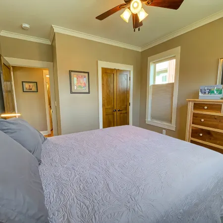 Bracken Bungalow - Cozy retreat a short stroll from downtown Brevard