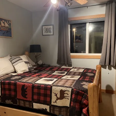 Sitka Oceanfront Two-Story Townhome- 3Bedroom/ 2.5 Bath